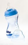 Nuby(Нуби) Пляшечка з похилом, широке горло, соска-непроливайка, знімне дно, 270ml. (колір в асорт.4)